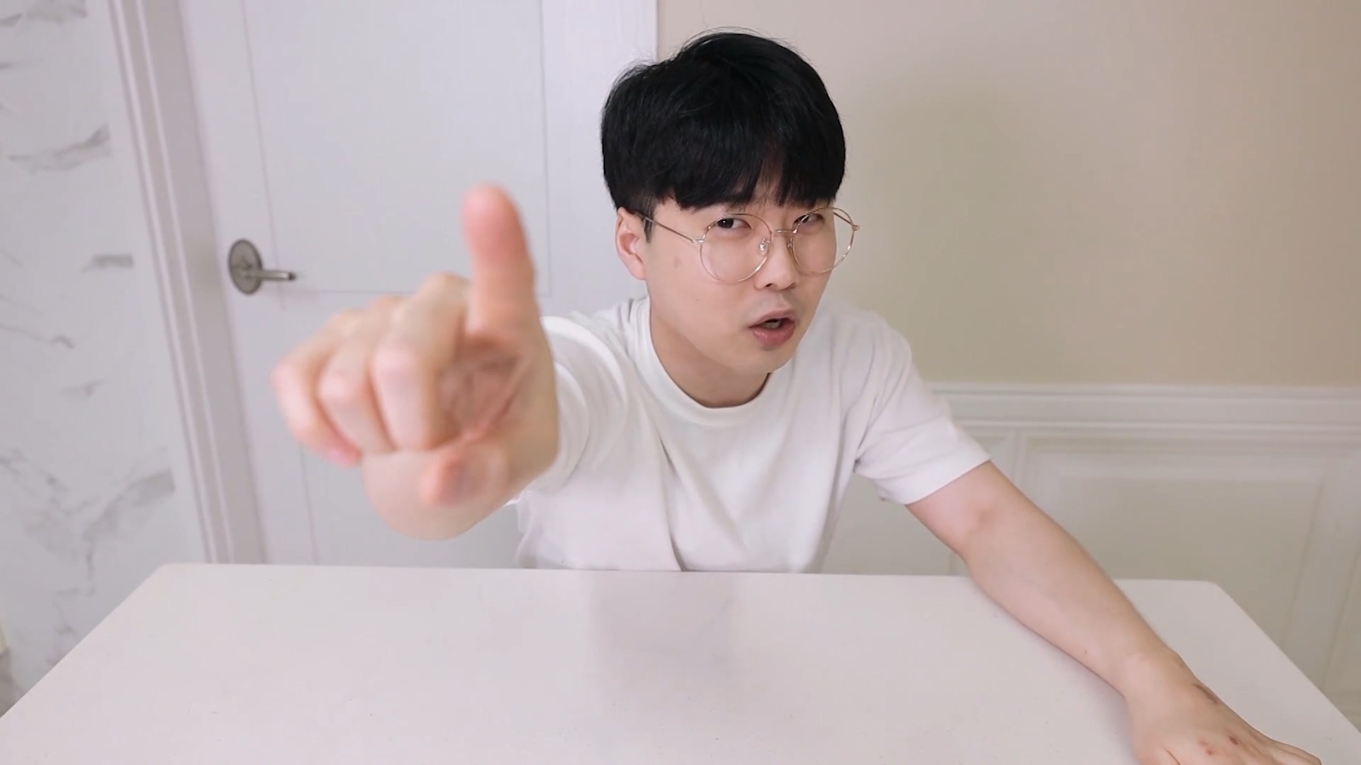 제1화  7년 묵은 유물 괴생물체 리뷰!! (구해줘..장난감..)