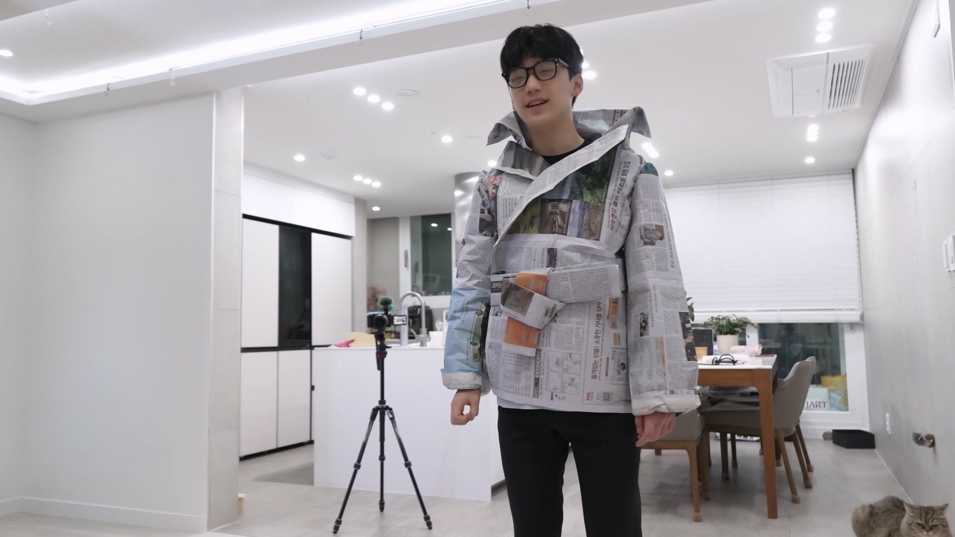1화: 종이로 옷 만들기 대회ㅋㅋㅋ 쓰레기 재활용 챌린지 !! 댓글 투표해 주세요