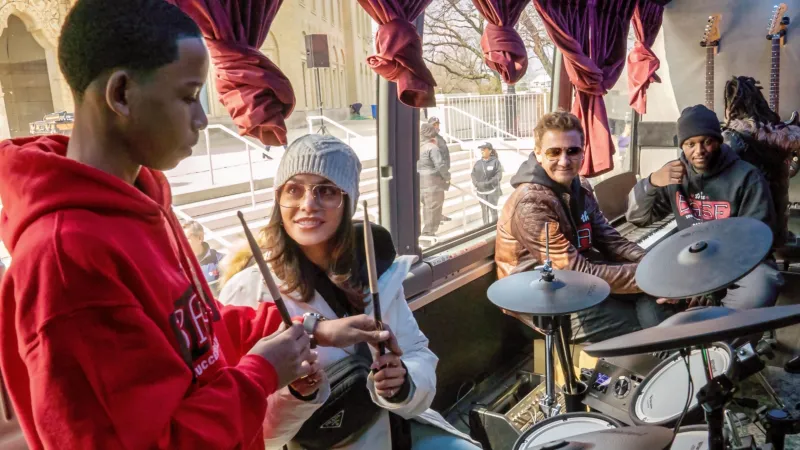 시카고: 이동식 음악 스튜디오(ft. 바네사 허진스)