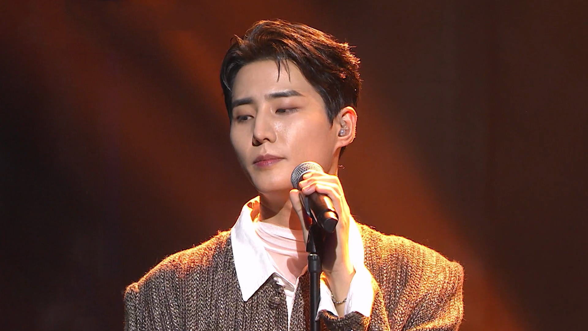 1. 초대형 노래방 서바이벌 VS PRODUCER MINI CONCERT 1회